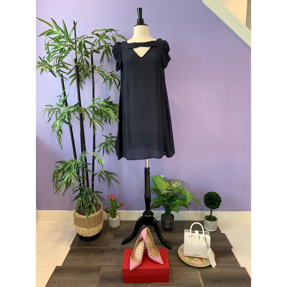 Ribbon V neck Shift Dress